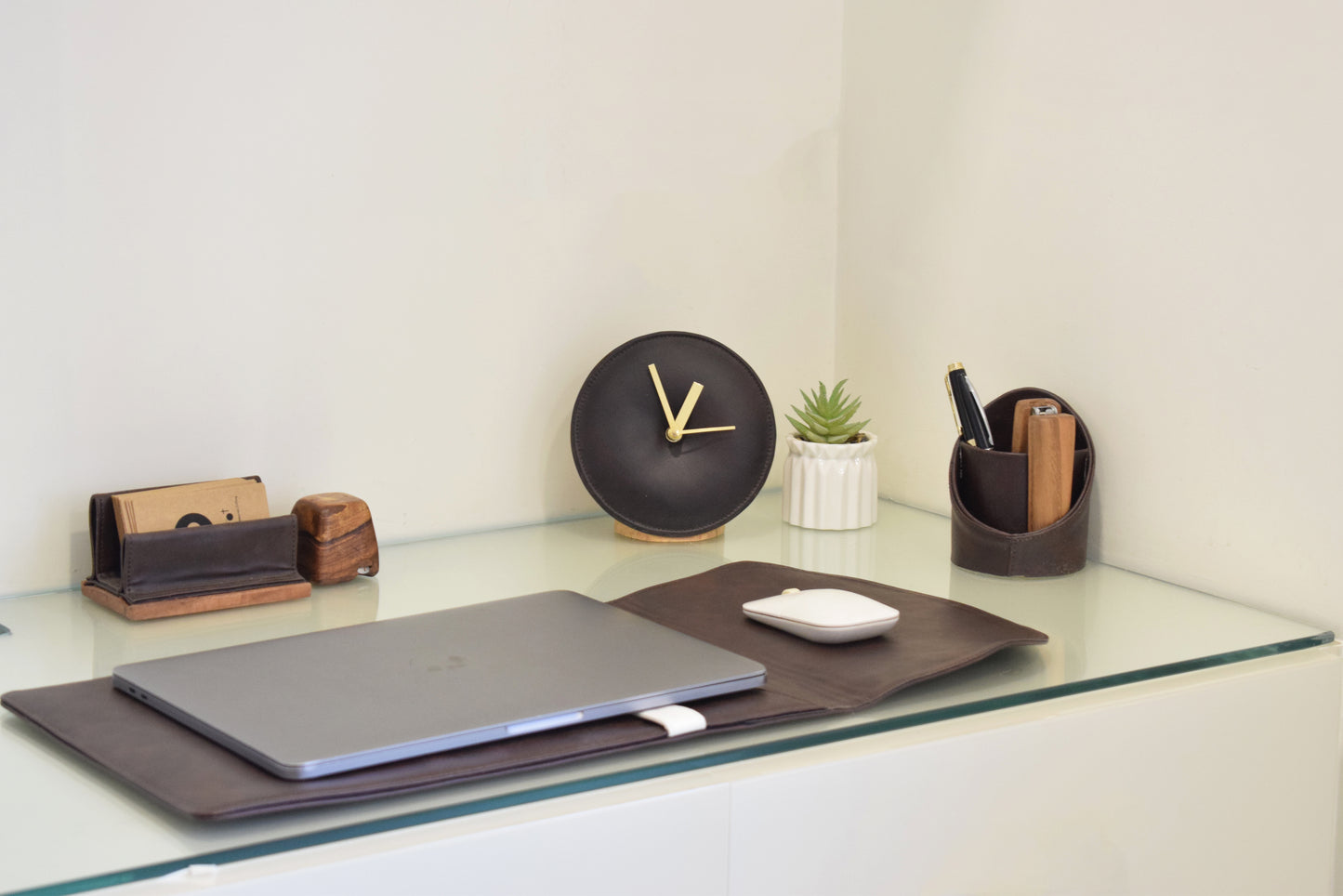 Drop Pen Holder