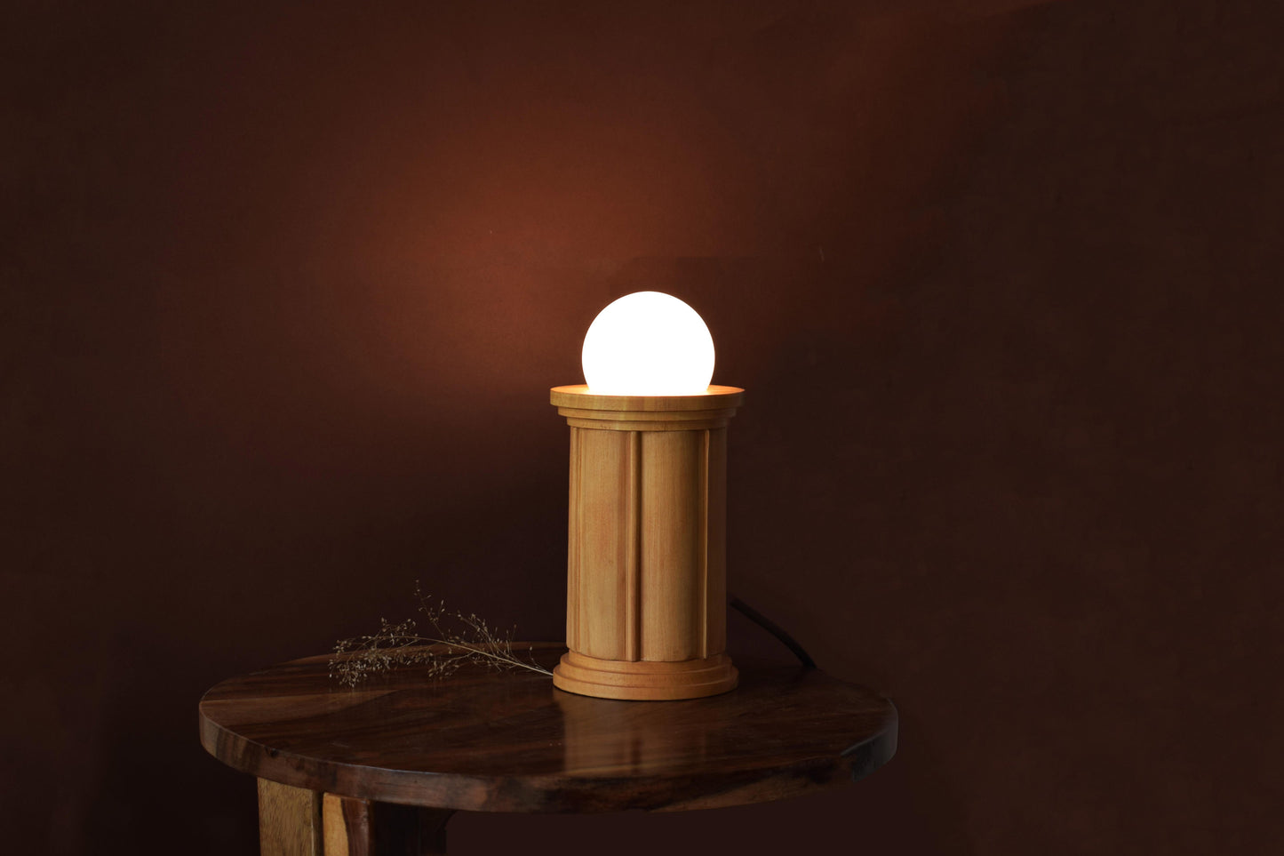 Bedside lamp with adjustable lighting 