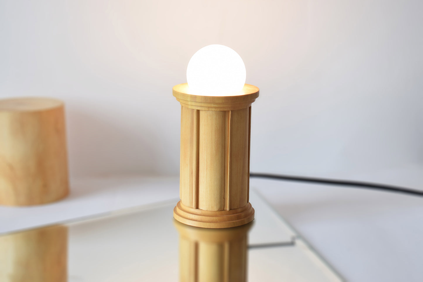 Table lamp with Adjustable lighting 