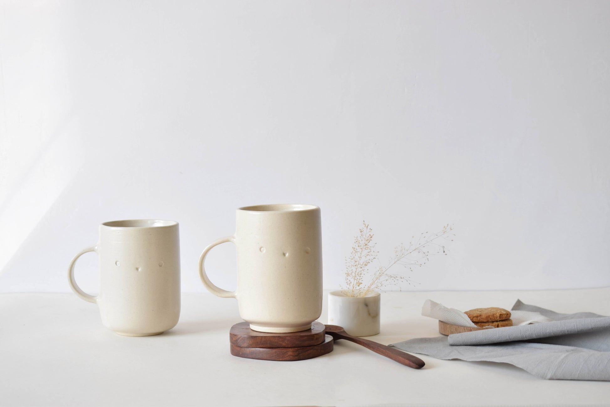 mug set for beverages in ceramic material