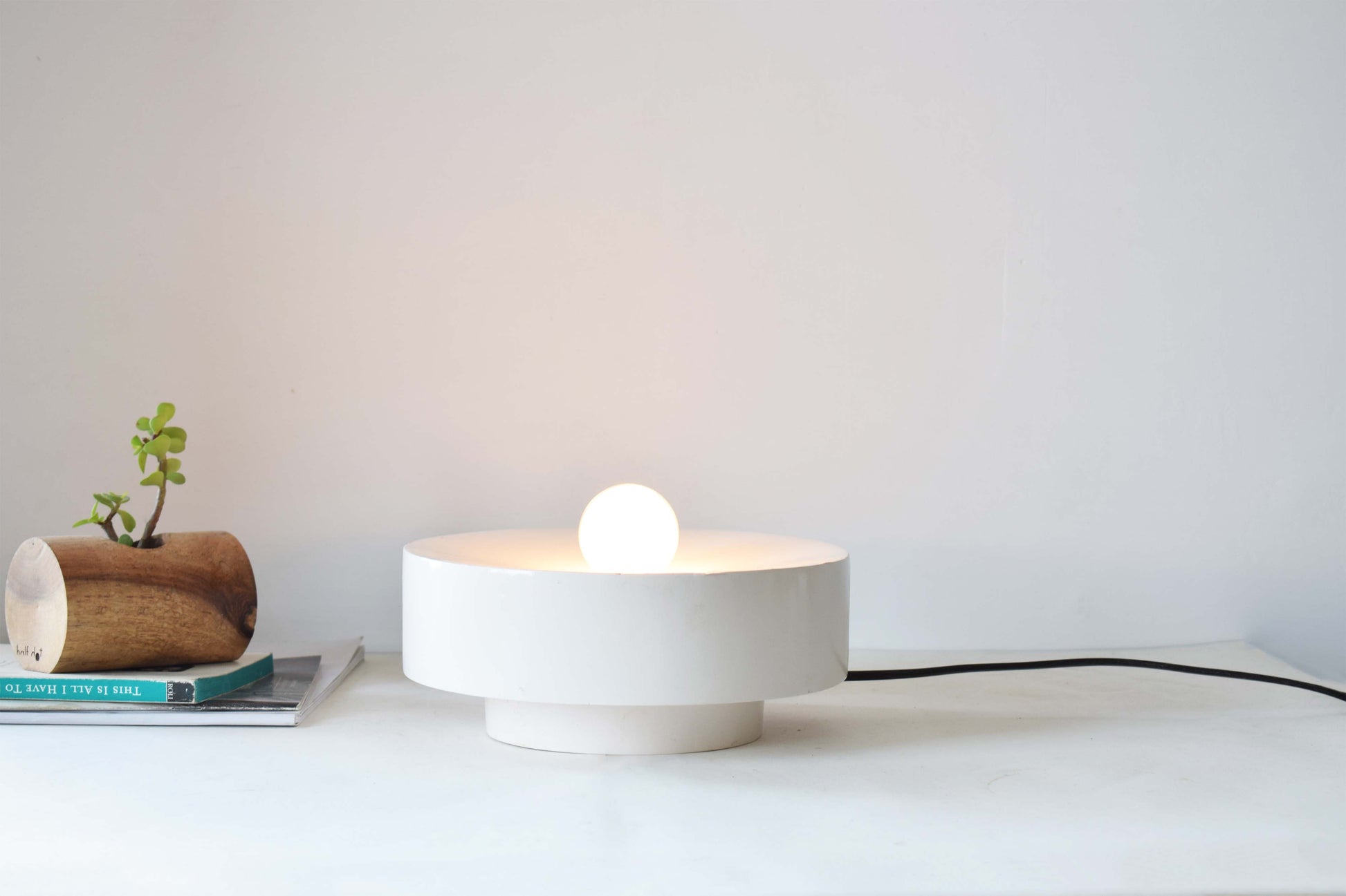 Table lamp with adjustable lighting 